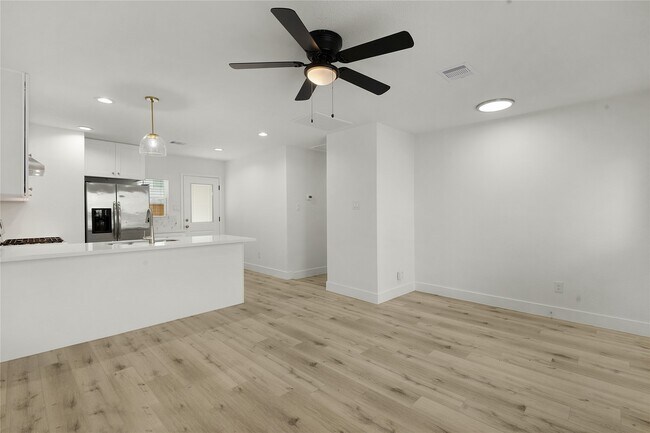 Photo - 6403 Illinois St Unit B