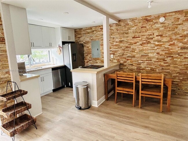 Building Photo - 17021 N Bay Rd Unit 219