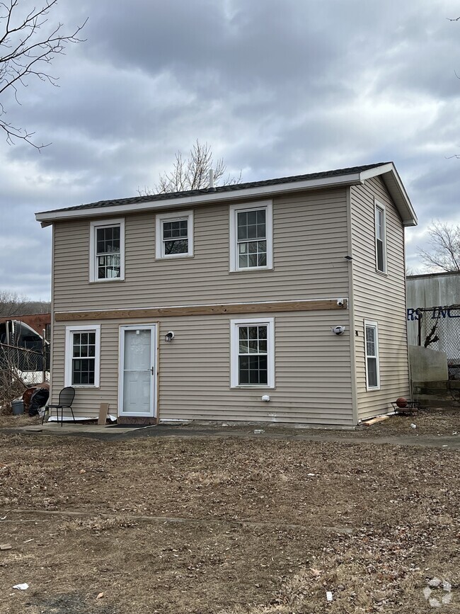 Building Photo - 48 Cherry St Rental