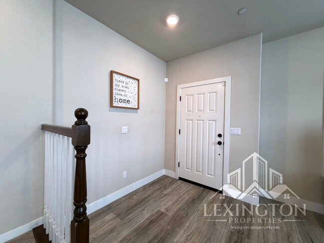 Photo - Modern Roseville Living – 3 Bed | 2.5 Bath |