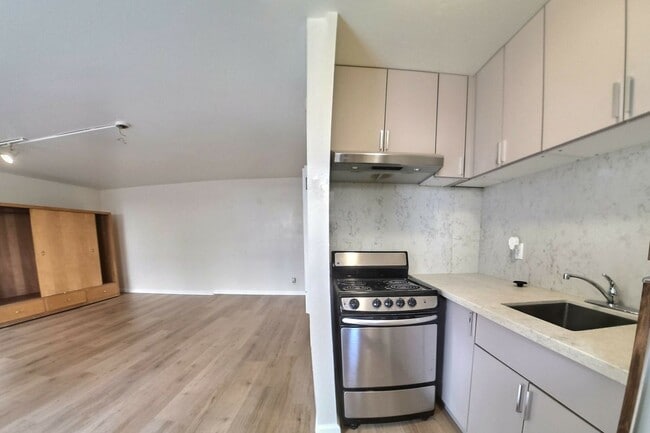 Photo - 1907 Greenwich St