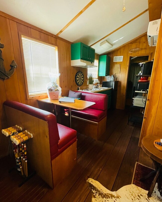 Photo - Hudson's Boat House - FOR RENT