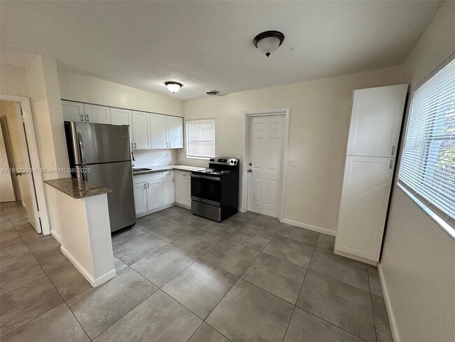 Photo - 307 SW 10th Ave Unit 1