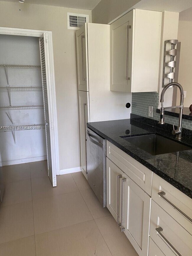 Photo - 2371 NW 33rd St Unidad 711