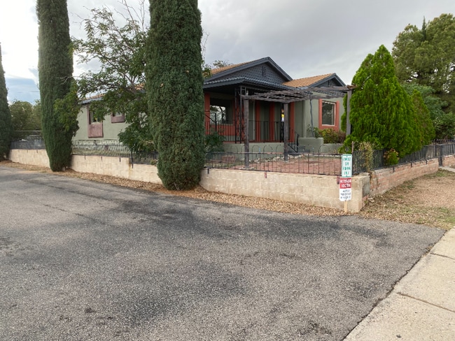 Photo - 374 E 5th St