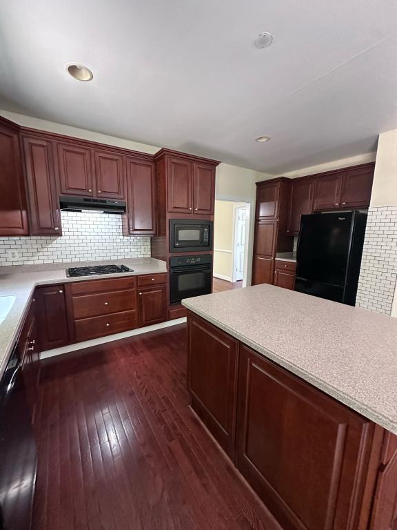 Photo - 20563 Carmarthen Dr