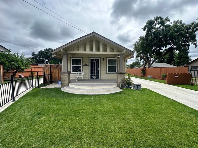 Building Photo - 210 Las Flores Ave