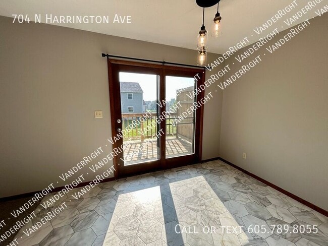Photo - 704 N Harrington Ave