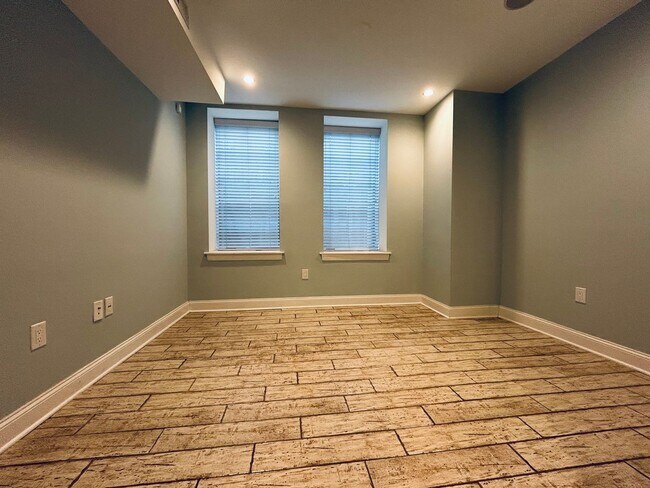 Photo - 4525 Fleming St