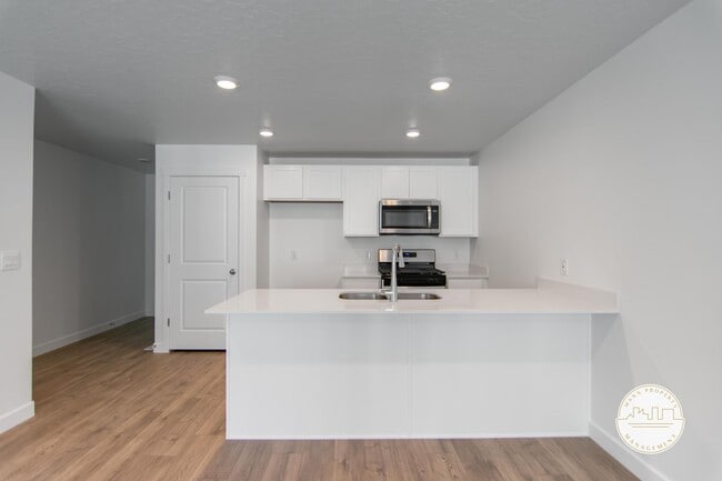 Photo - 3-Bed 2-Bath Townhome In Spanish Fork With Luxurious Amenities!