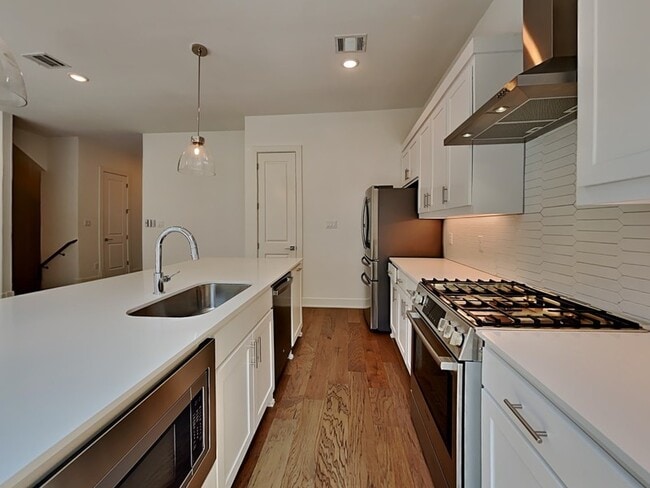 Photo - 129 E Oscar Dr