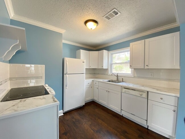 Photo - Beautiful 3 bedroom Prairie Village Home!