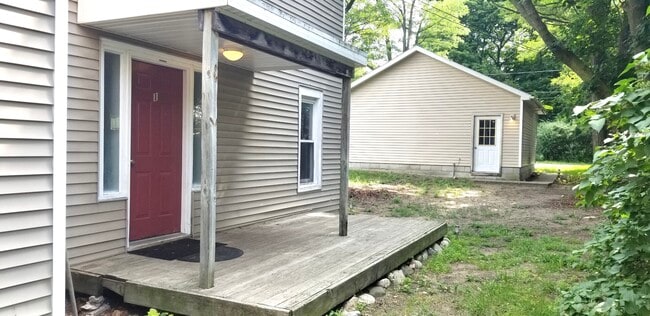 Building Photo - 404 2nd St Unit #1