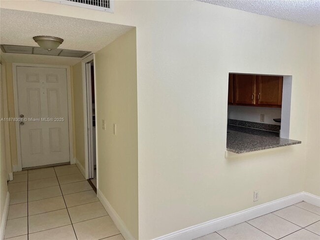 Photo - 9461 Evergreen Pl Unidad 403