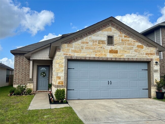 Building Photo - 14211 Grand Hls Dr