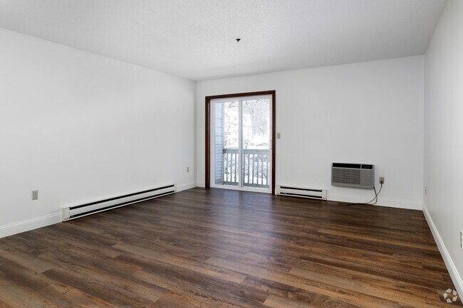 1BR, 1BA - 650SF - Living Room