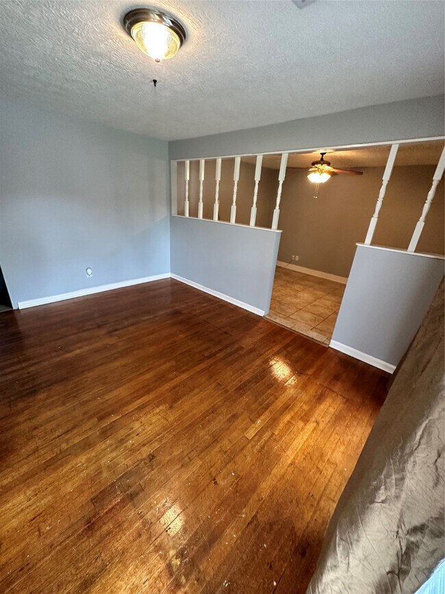 Photo - 5758 Belneath St