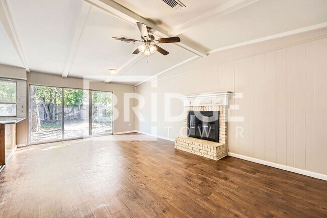 Photo - 802 Poinsettia Dr