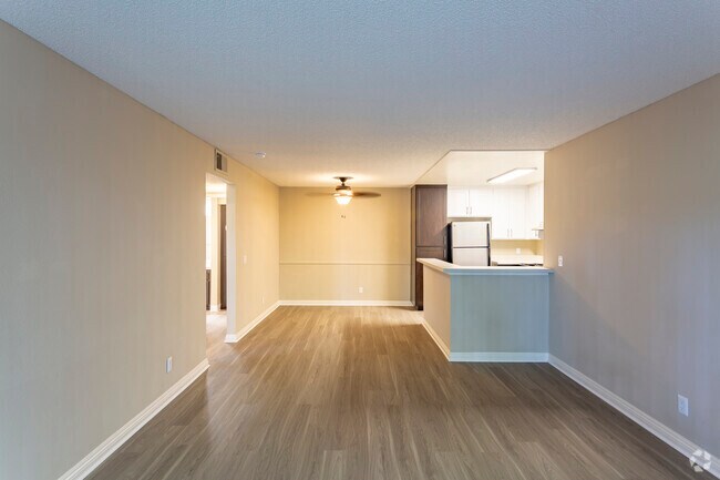1 BR, 1 BA - 743 SF - Forest Glen