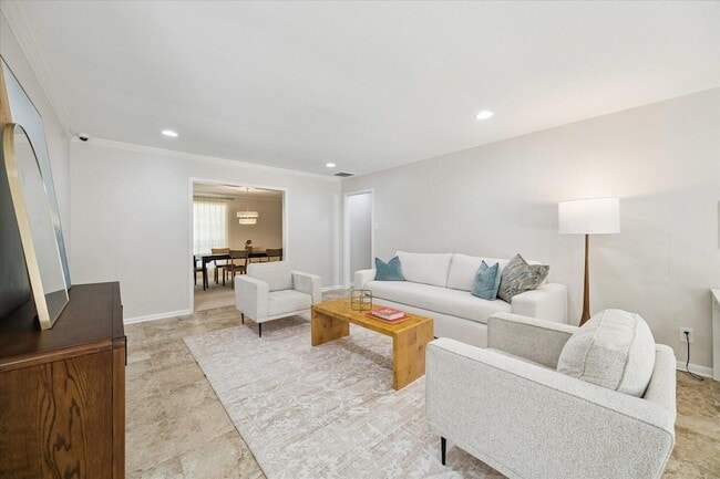 Photo - 9777 Larston St
