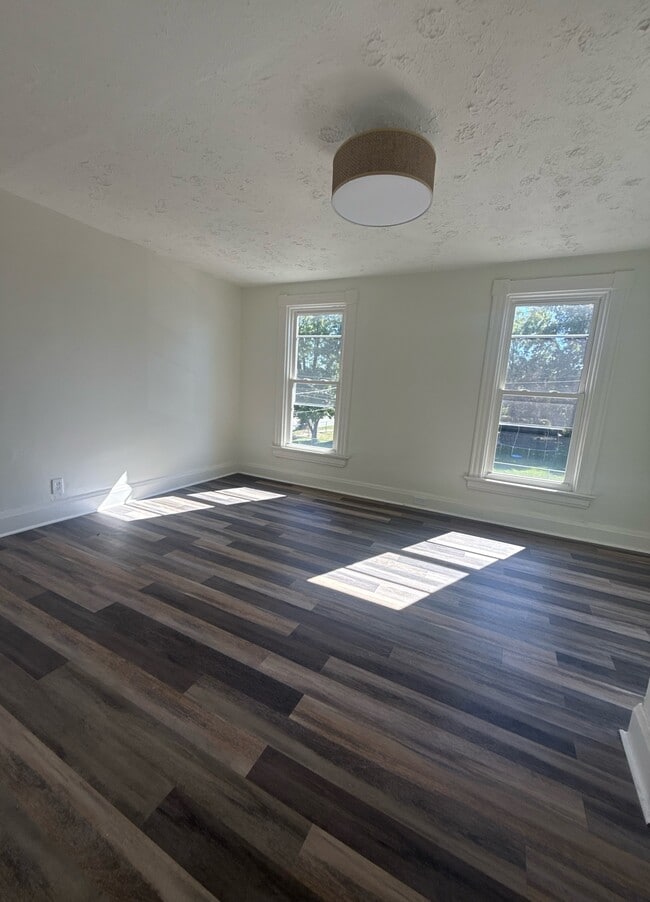 Building Photo - 5617 Abbottsford St Unit 2