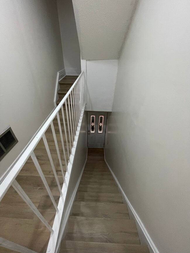 Photo - 700 Brock Av