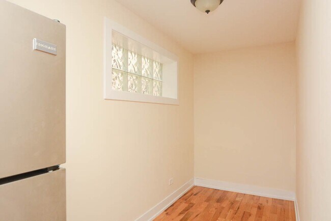 1034 W George Unit 103