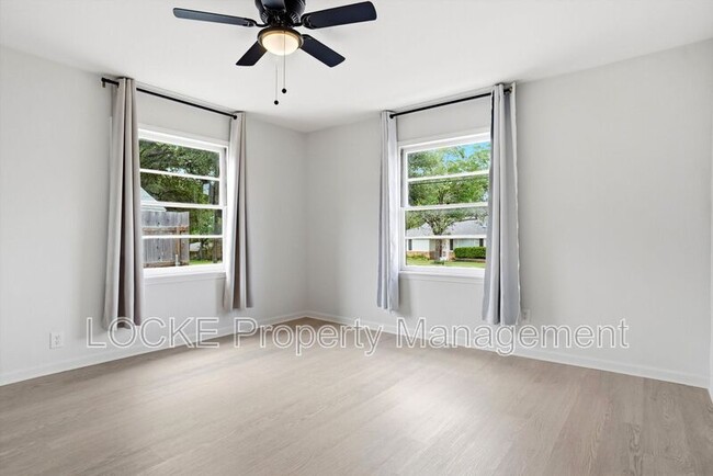 Photo - 209 Westfork Dr
