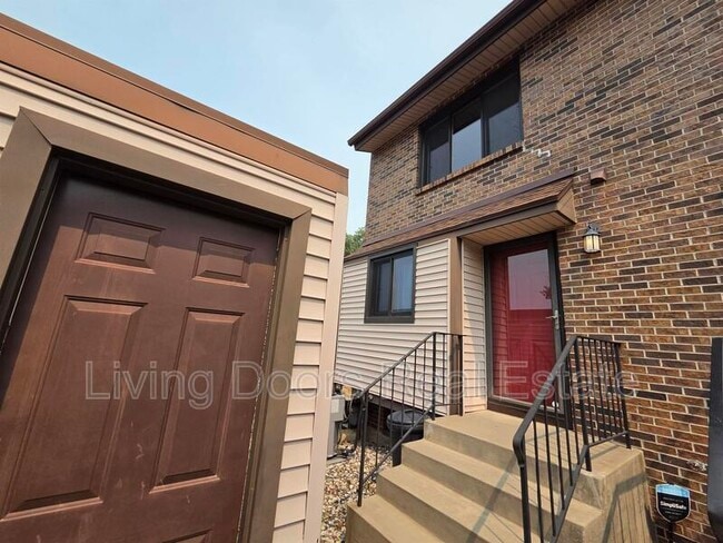 Photo - 2335 Southwood Pl