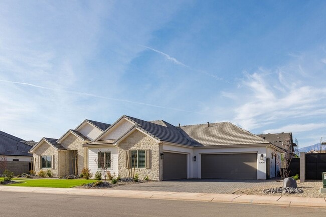 Photo - Beautiful single story with 4 bedrooms close to Crimson High School