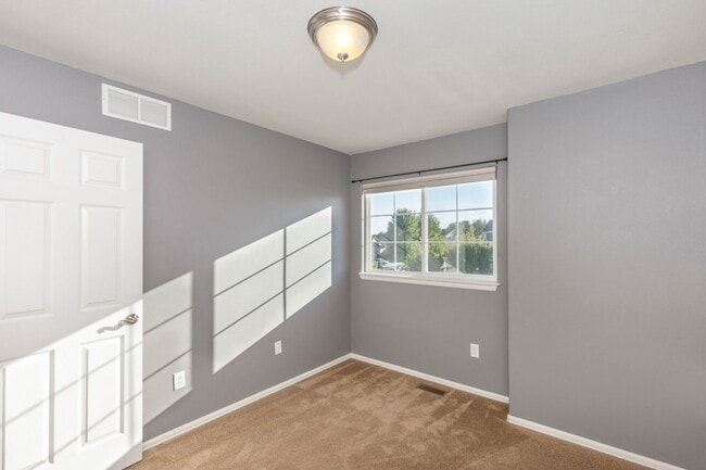 Photo - Spacious & Beautiful 3 Bedroom Home