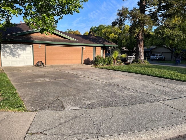 Building Photo - 5549-5551 Aspenwood Ct