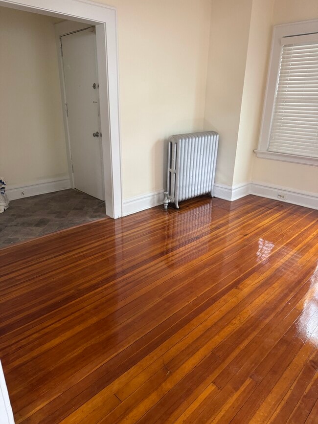 Building Photo - 102 Riggs Pl Unit 1stfloor