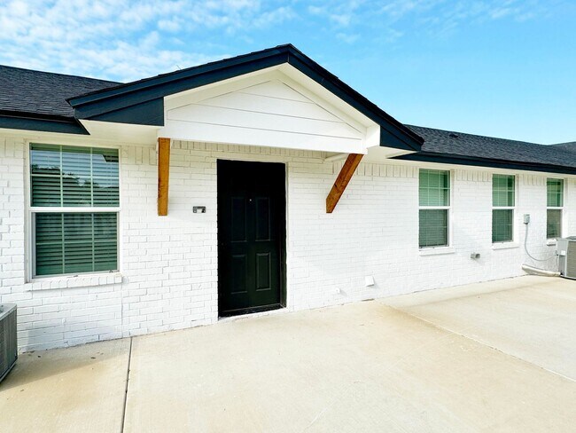 Photo - 9114 Apartment Homes || Midway ISD || Water & Electricity Paid