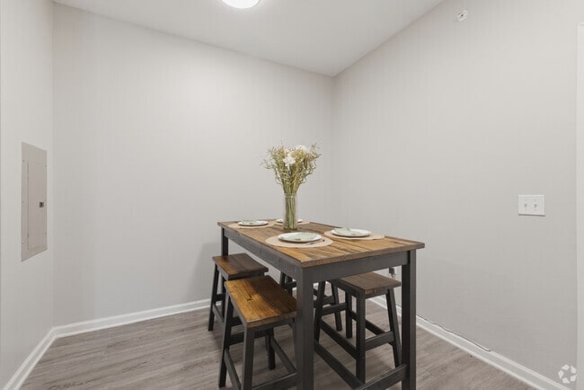 2BR, 2BA - 985SF - Dining Room