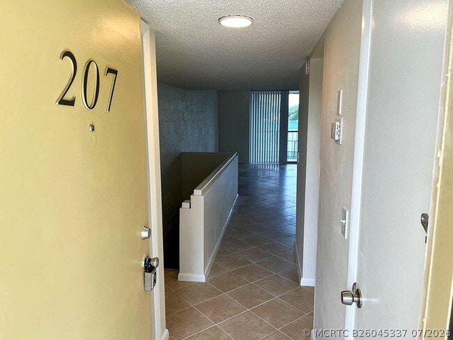 Building Photo - 2828 Tennis Club Dr Unit 207