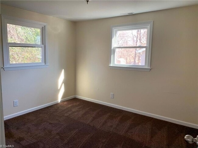 Photo - 1509 E Commerce Ave