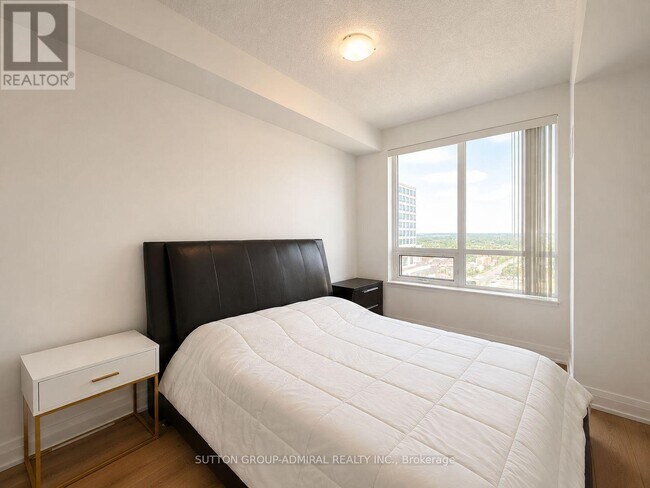 7165 Yonge St Unit 1915