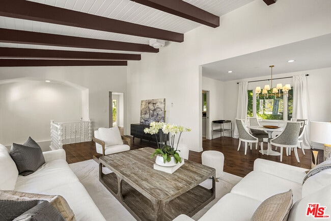 Photo - 905 Hartford Way