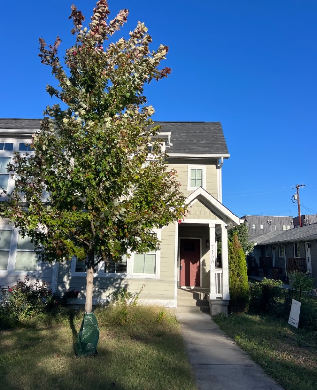 Building Photo - 716 27th Ave N