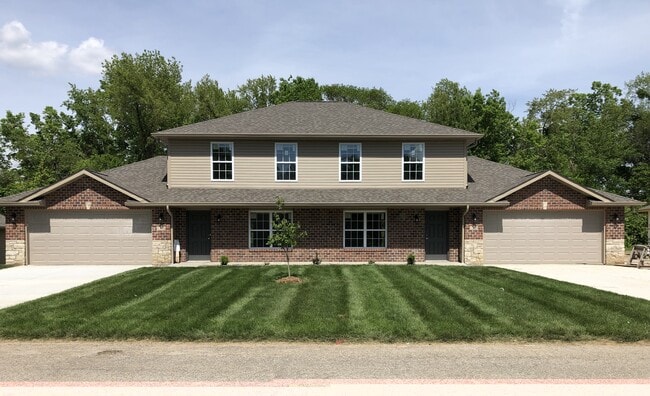 Building Photo - 1338 Village Circle Dr Unit 1338 Village Circle