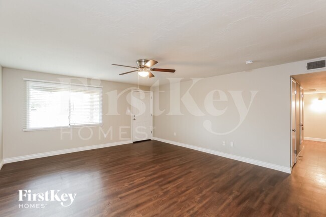 Photo - 13032 N 37th Way