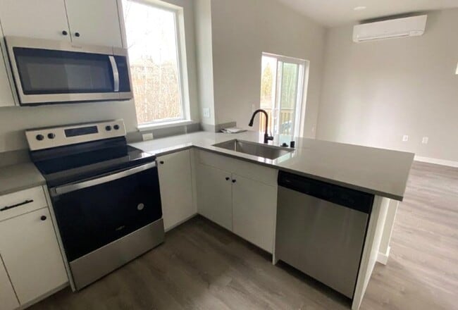 Photo - 3 Bed, 2.5 Bath Available in September!