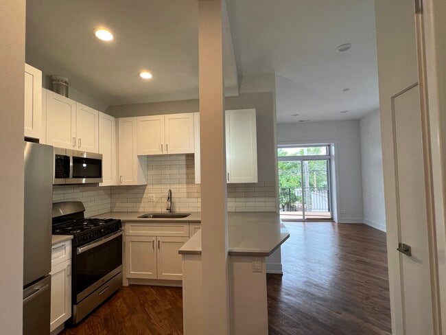 Photo - 2217 W Chicago Ave Unit 3R