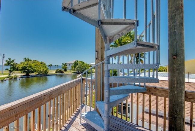 Photo - 2579 Third St
