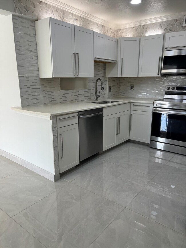 Photo - 13851 Oneida Dr Unit H1