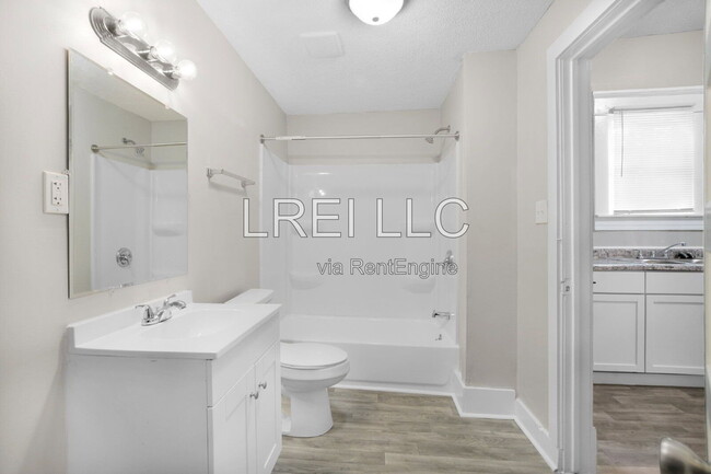 Photo - 2717 Hale Ave