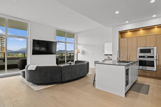 Building Photo - 3389 Lakeshore Rd Unit 603