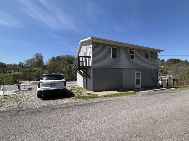 Building Photo - 941 Vista Ln