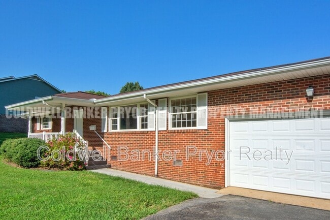 1225 Panorama Dr